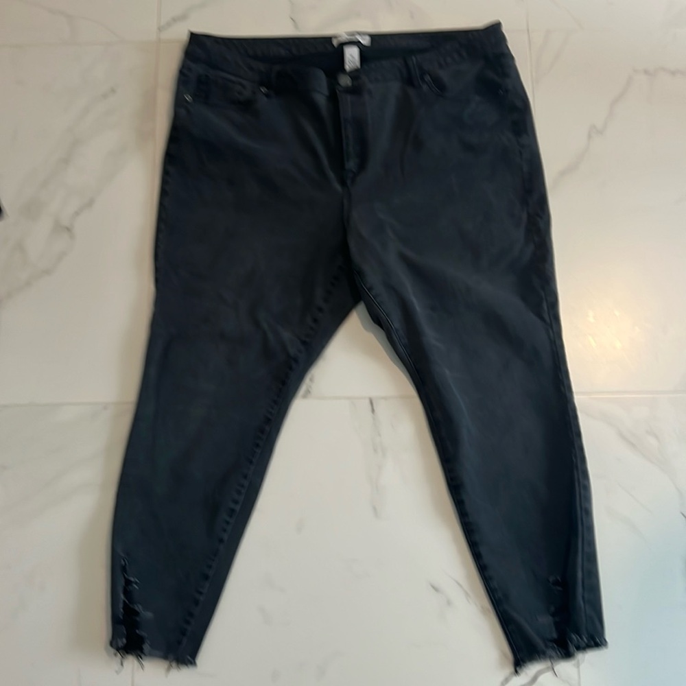 Lane Bryant Plus Size Hight Rise Ultimate Stretch Distressed Black Jeans